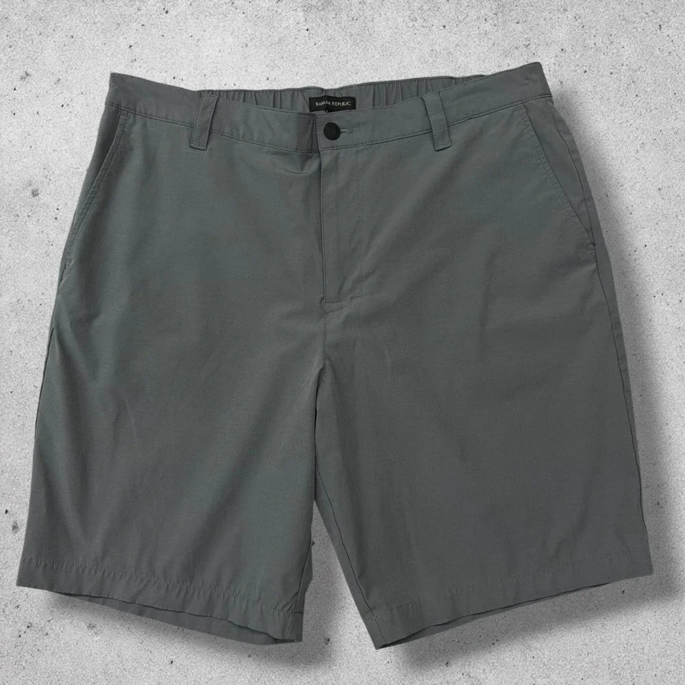 Banana Republic Shorts‎ Mens 38 (Fit 36) Gray Elastic Waist Ripstop Performance